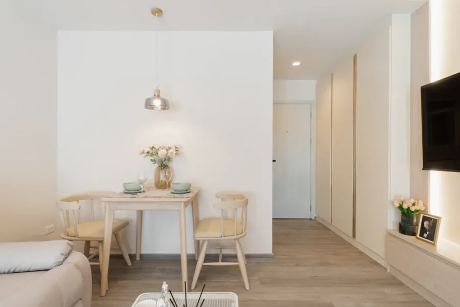 Condo for rent, Regent Bangna. Beautifully decorated unit with high-quality built-in furniture. Amazing price! Book now, don't miss this opportunity!