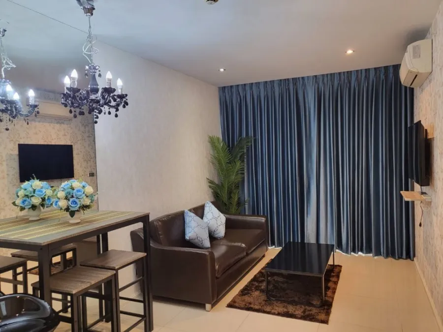 For rent: Atlantis Condo Resort Pattaya, 3rd floor, pool view, fully furnished. Install wallpaper throughout the room. Reserve now.