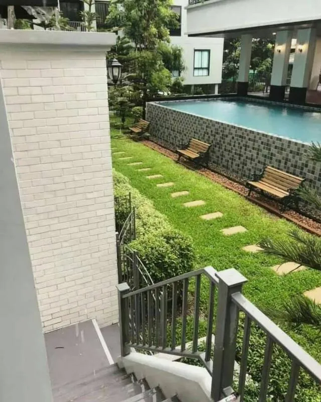 ให้เช่า เคนซิงตัน พหล-เกษตร ห้องติดสวนมี7ห้องเท่านั้น! มีระเบียงและบันไดส่วนตัวเดินลงสวนและสระได้เลย