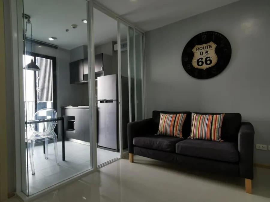For rent, The Base Rama 9, Ramkhamhaeng, 25th floor, beautiful view, separate kitchen and living room, affordable price, book now.