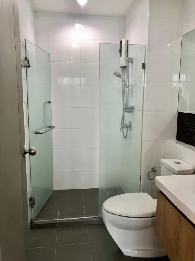 Sell and rent The Tempo Grand Sathorn-Wutthakat, pool view complete electrical appliances Carry the bag in.
