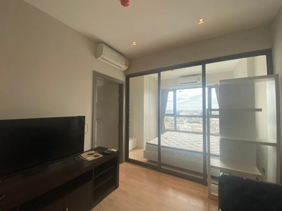 Urgent for rent!! Condo Whizdom Station Ratchada-Tha Phra, affordable price, great central area. Reserve before anyone else today!!