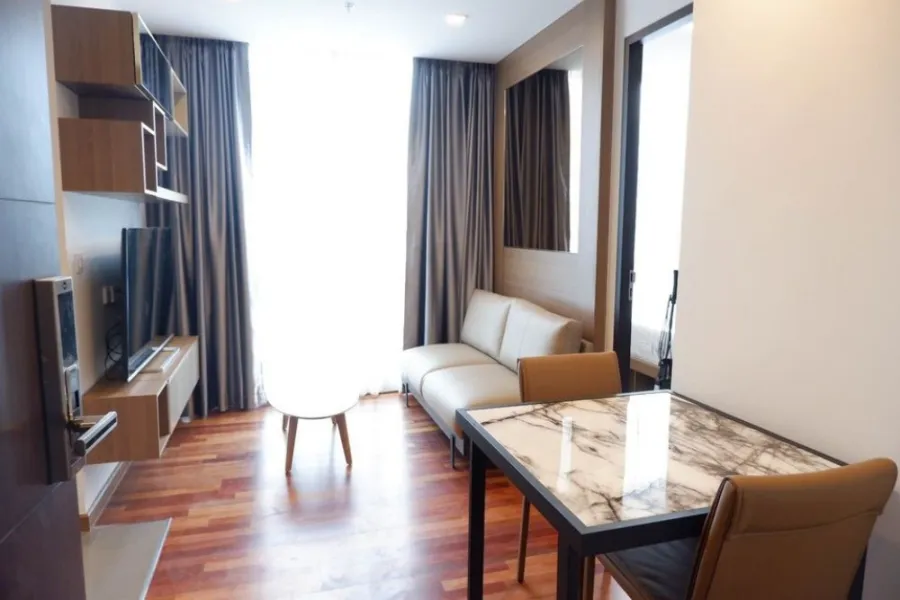Wish Signature Midtown Siam for rent, a room with a private elevator, built in furniture, complete the whole room, book now