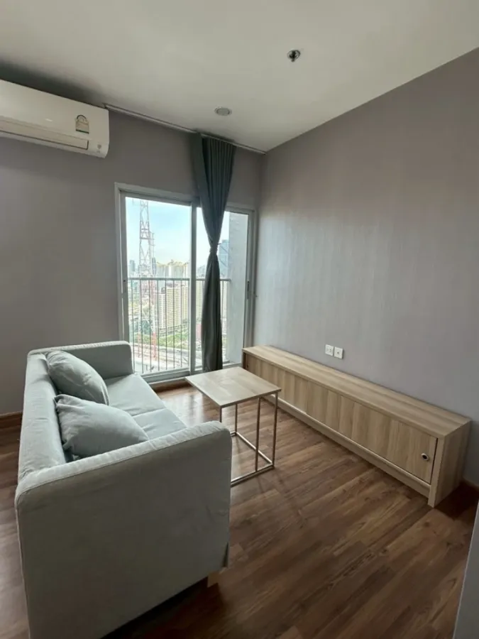 For rent: Noble Revolve Ratchada 2, 32nd floor, fully furnished unit, very livable. Book now, don't miss out!