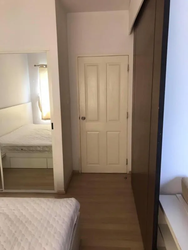 Give me a shot. Urgent !! Condo a space Sukhumvit 77 near Seacon Square, great location, full facilities, book now !!