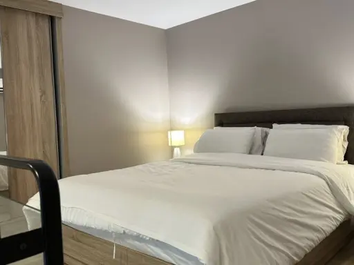 Blossom Condo @ Sathorn-Charoenrat for rent. Ready to move in, fully furnished with appliances. Spacious and comfortable. Book now!
