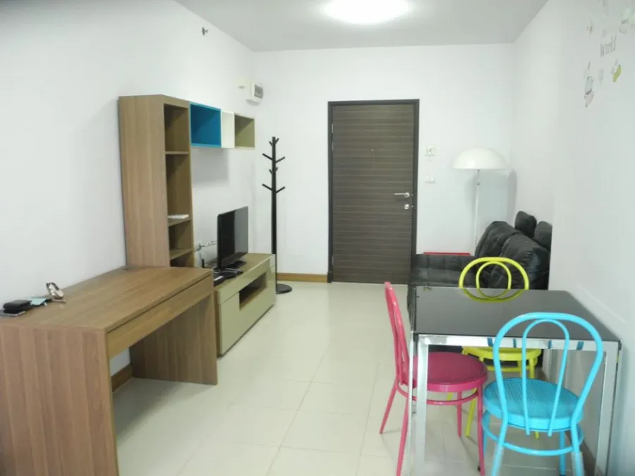 For rent Supalai Park Asoke-Ratchada, beautiful room, clean, very wide interior, fully furnished, great view, book now, do not miss it
