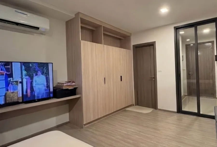 Urgent sale! The MUVE Pradipat, ready-to-move-in unit, 7th floor. Great height, great price. Own it today! Don't miss this opportunity.