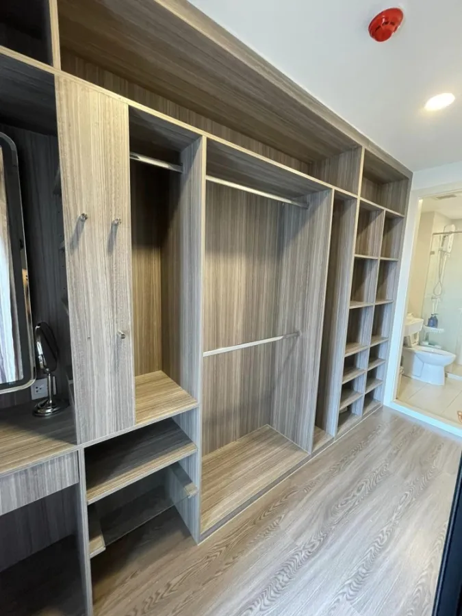For rent, The Origin Phahon - Saphan Mai, with a walk in closet, plus a large sofa. If you don't reserve, you will miss a lot.