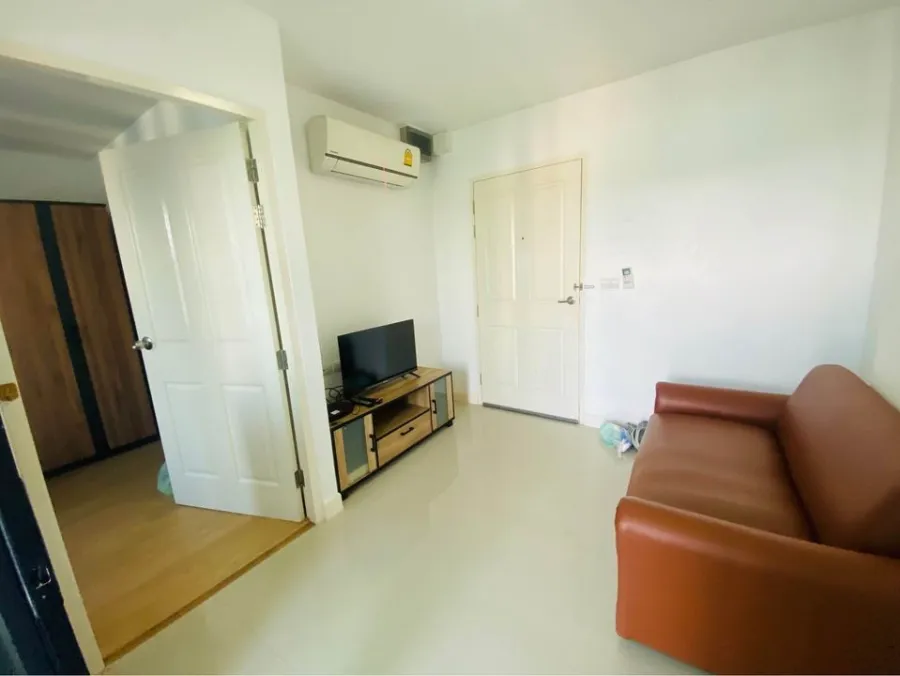 For sale or rent: Lipe Ramkhamhaeng 43/1, swimming pool view. Full facilities, good prices, like this you must reserve quickly.