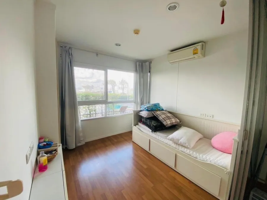 Lumpini Place Suksawat-Rama 2 for sale, spacious room, pool view, with big screen TV, watch movies to your heart's content, don't miss it.
