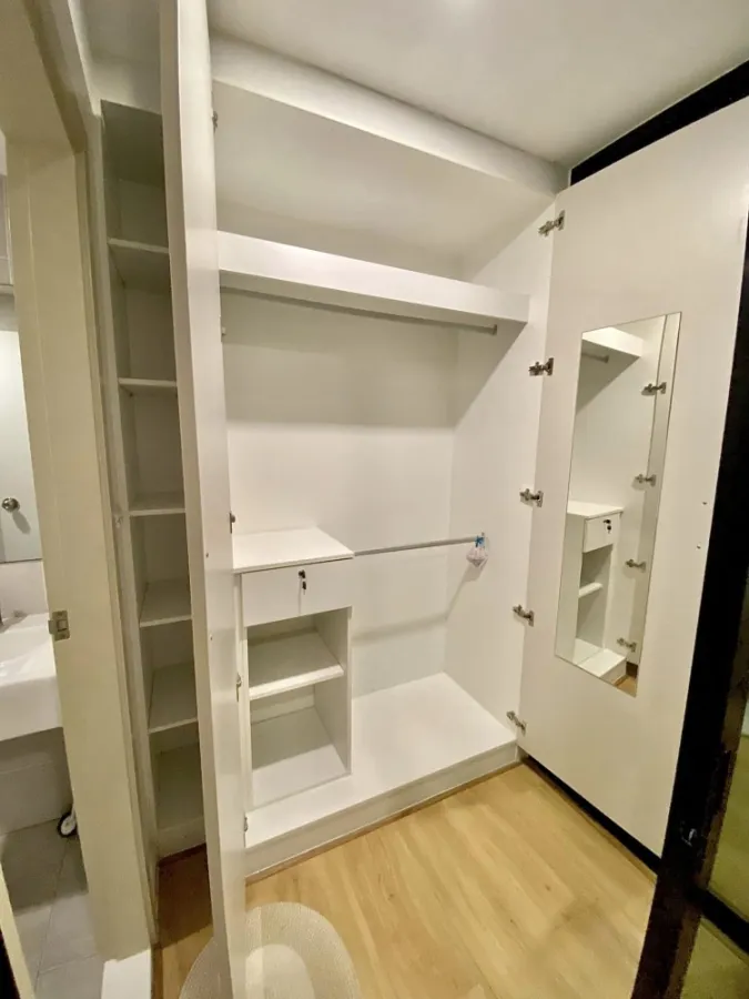 ให้เช่า พอส ไอดี มี walk-in closet พื้นที่เก็บของเยอะมาก ตกแต่งสไตล์มินิมอลน่าอยู่ รีบจองก่อนพลาด