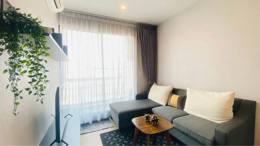 Condo for sale Notting Hill Laem Chabang-Sriracha Easy to decorate color tones, nice sofas, nice rooms, don't wait.