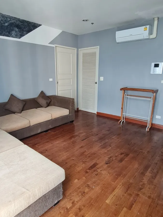 Sell, rent, The Master Centrium, 21st floor, spacious room, big sofa, very comfortable to sit and sleep, hurry up and book now.