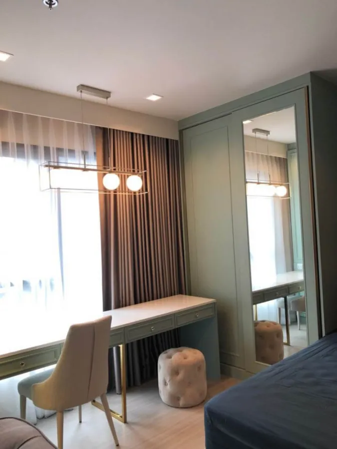For rent life Asoke Rama 9, this room is very satisfying. Premium grade furniture plus a great view. Must be this room. Don't miss it.