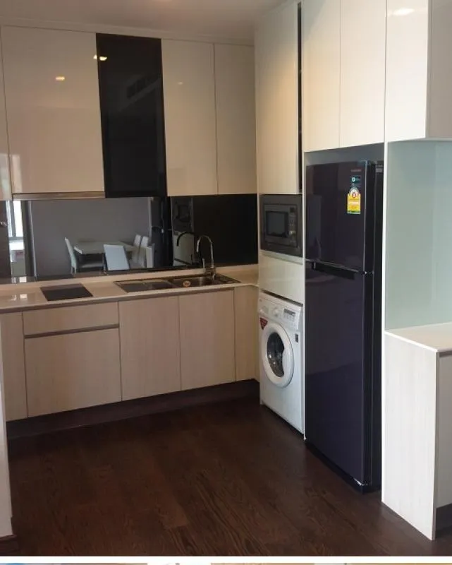 For rent, Q Asoke 2 bedroom condo, good price, plus everything. 2 bedrooms, this price is not often available, hurry up.