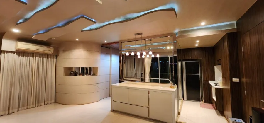 Sale condo Life@ Ratchada-Suthisan Front corner room, nice decoration, full built-in Hurry up to buy it quickly.