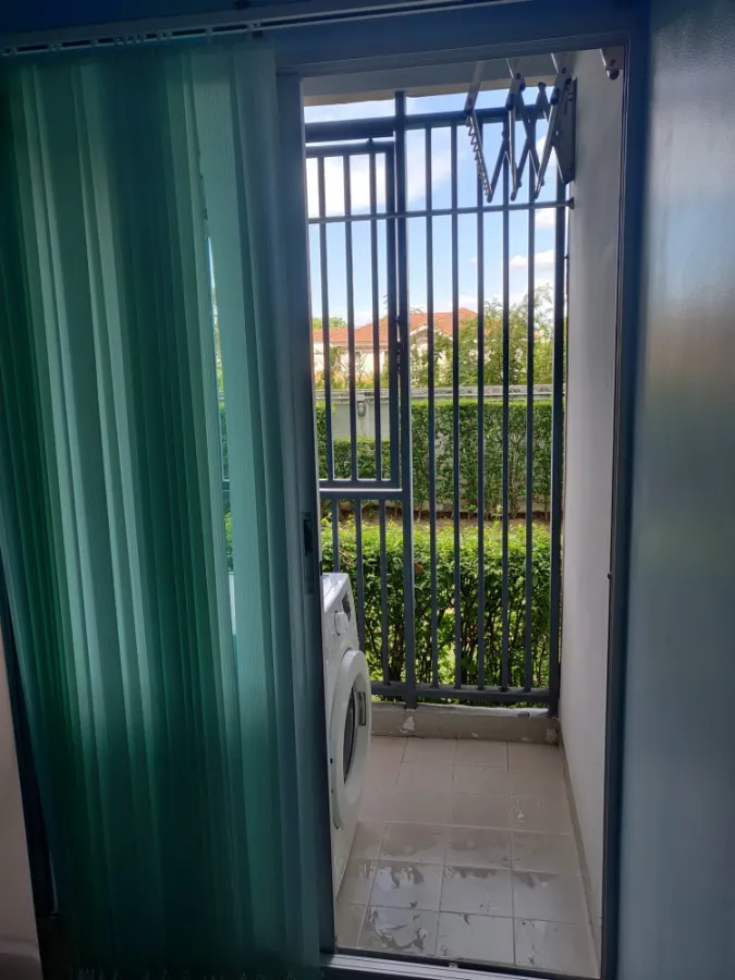 For rent, The Kith Lite Bangkadi-Tiwanon, 1st floor, garden view, nicely decorated. Good washing machine. Book now.
