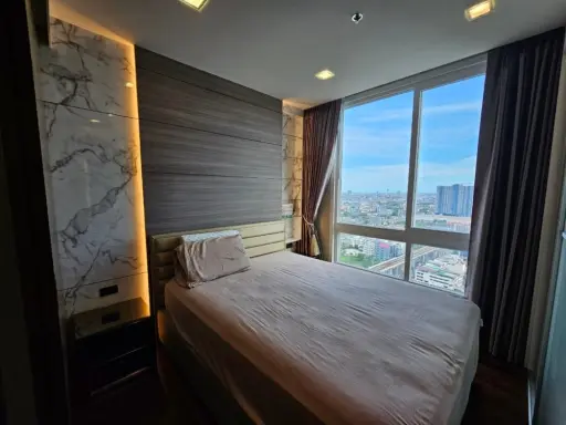 Selling The Metropolis, very beautiful view, fully built-in furniture, very livable. If interested, hurry up to reserve it, don't miss it. ​