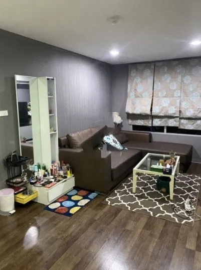 For rent!! Condo Lumpini Ville Cultural Center, spacious room, completely new kitchen. Install new wallpaper, don't miss it!!