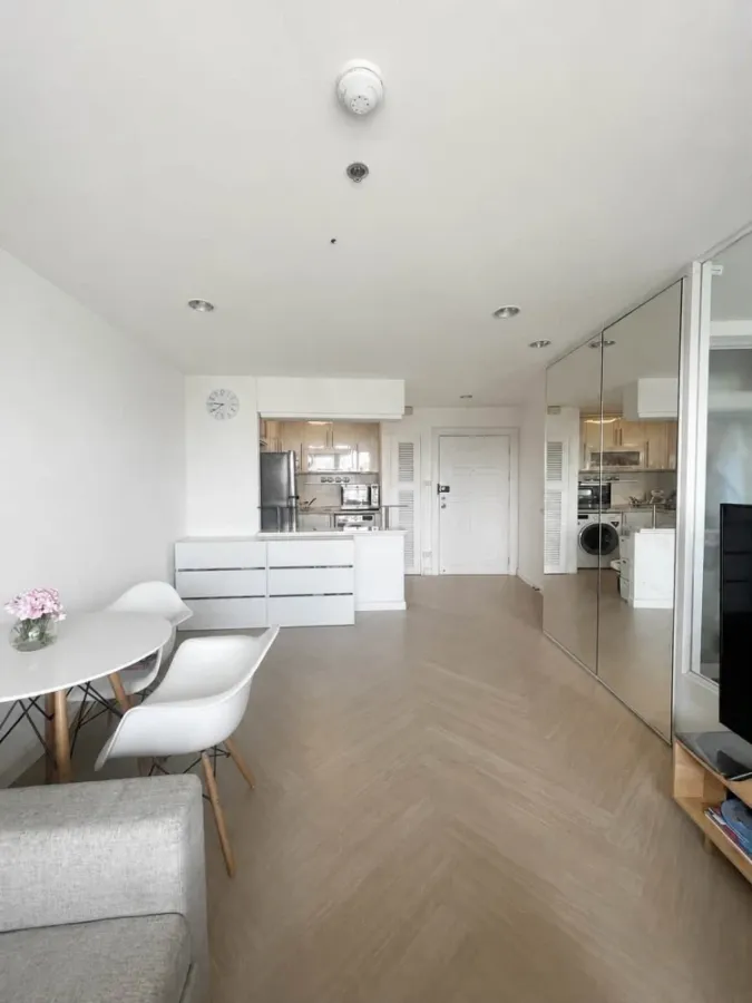 For rent: River Heaven (Charoen Krung 76/1), a condo by the Chao Phraya River, next to Asiatique The Mall, fully furnished. Book now!