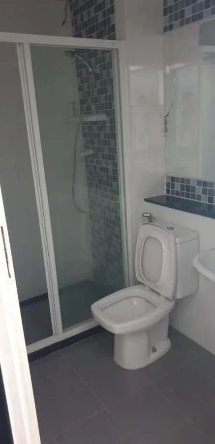 For rent, Regent Home 15 Chaengwattana, spacious room, 2 bathrooms, fully furnished. You can reserve it first. Hurry up.