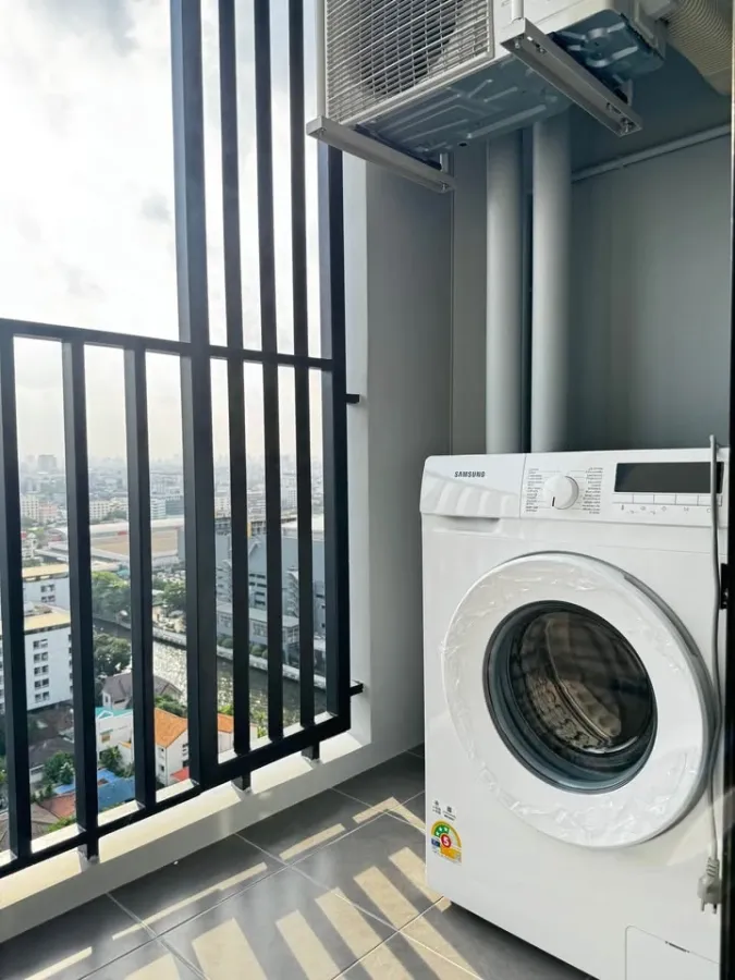 Condo for sale, Ideo Ramkhamhaeng Lam Sali Station, corner room and larger room size than normal rooms, hurry and book now.