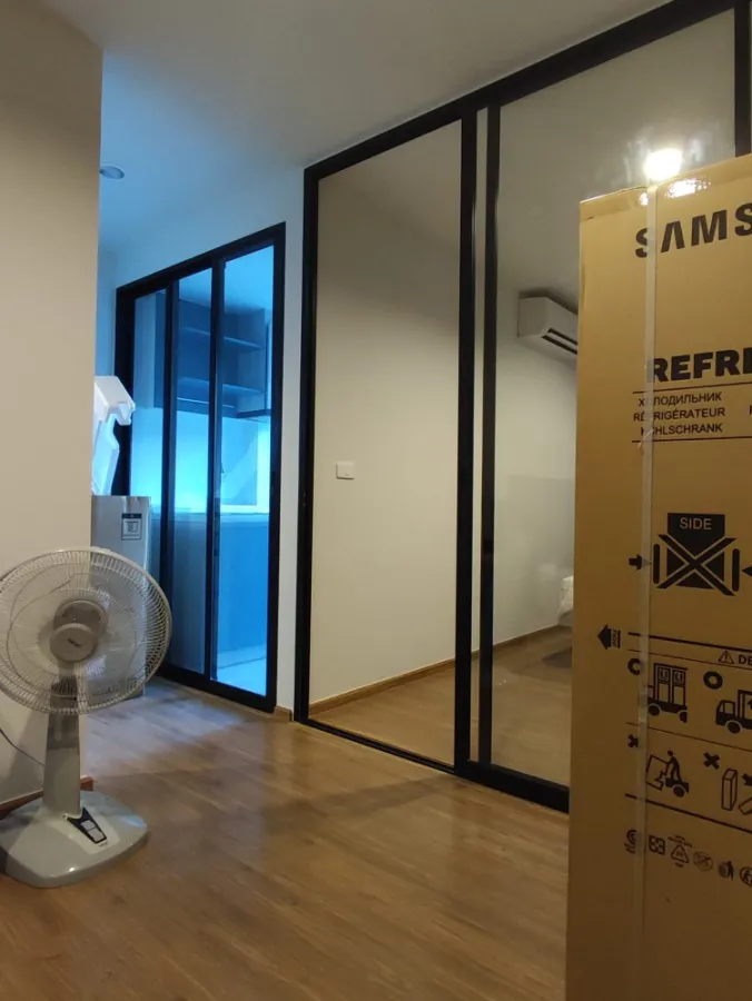 For rent: Niche Mono Rama 9. The room is separated into sections. Complete electrical appliances Reserve first and stay first.