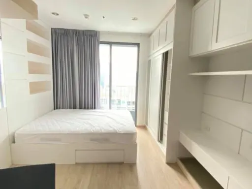 For rent, Ideo Q Chula Samyan, decorated in white tones, very beautiful and clean. Plus, get built-in furniture in the whole room. Bang like this, you images