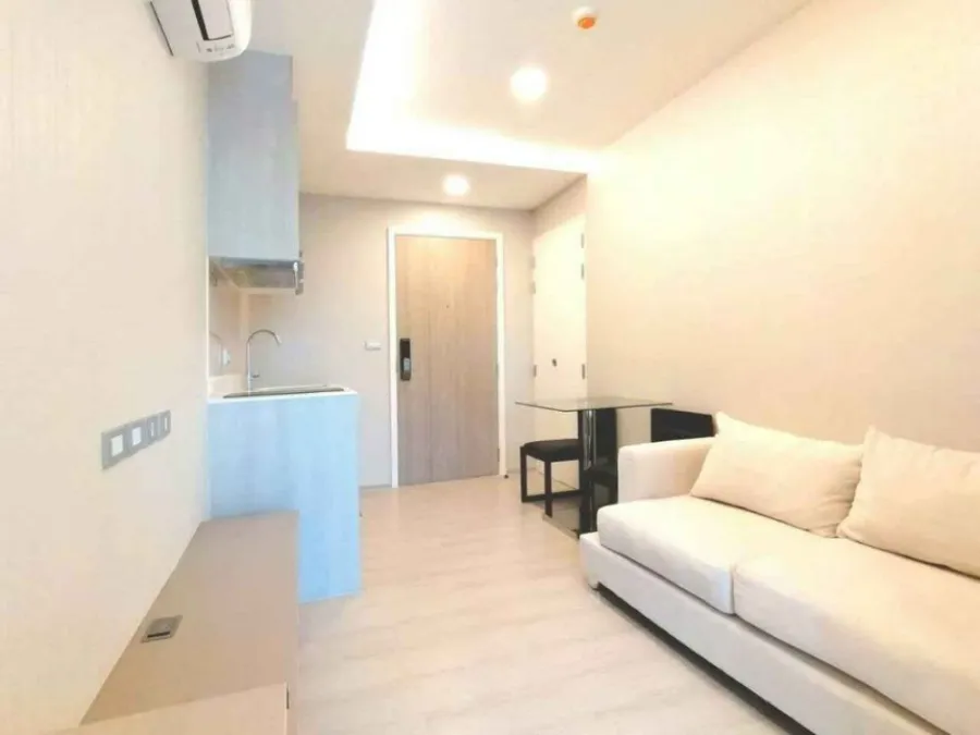 Condo for sale, V Tara Sukhumvit 36, near BTS Thonglor, convenient transportation, near shopping areas. Don't be late, book now!!