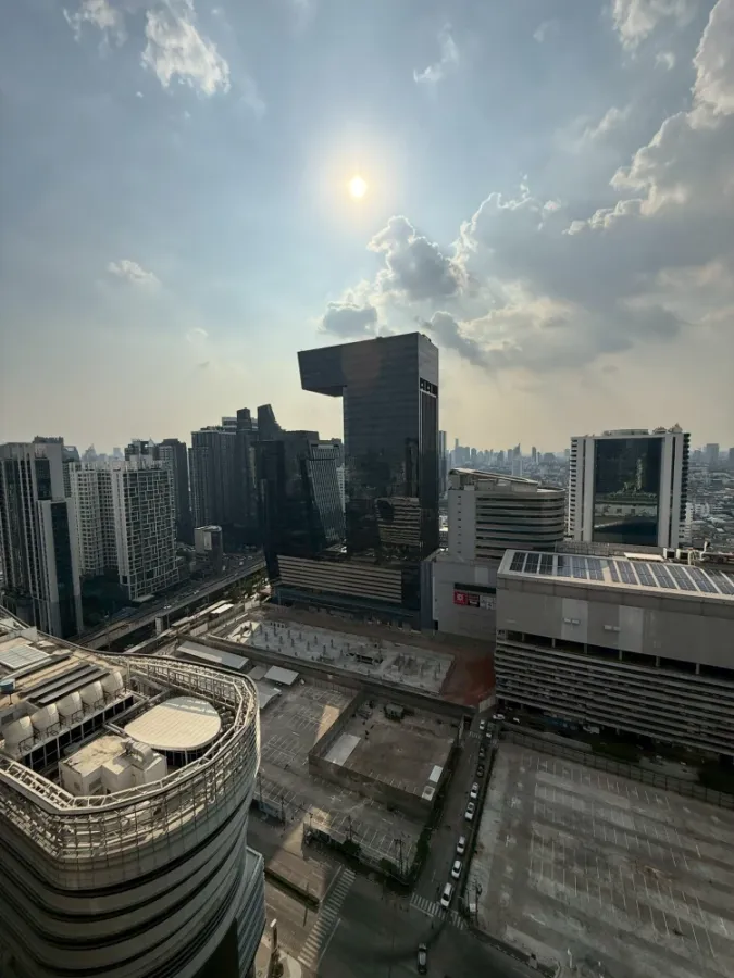ให้เช่า Nue District R9 ชั้นสูง (ชั้น 31) เฟอร์นิเจอร์+ เครื่องใช้ไฟฟ้าครบ หิ้วกระเป๋าเข้าอยู่ได้เลย