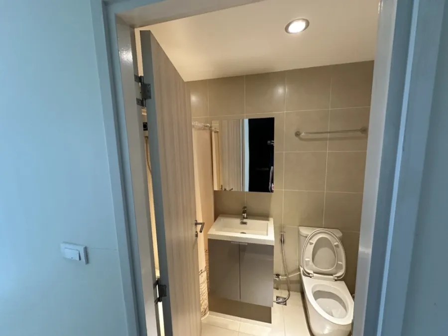 For rent: Grand Condo Wutthakat 53, ready to move in, complete facilities, good price, come and reserve now.