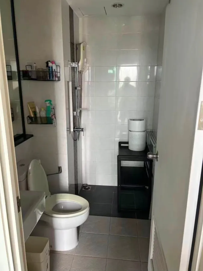 Selling The Tree RIO Bang-Aor Station 1 bedroom, 1 bathroom, fully furnished, beautiful unblocked city view. Book now!
