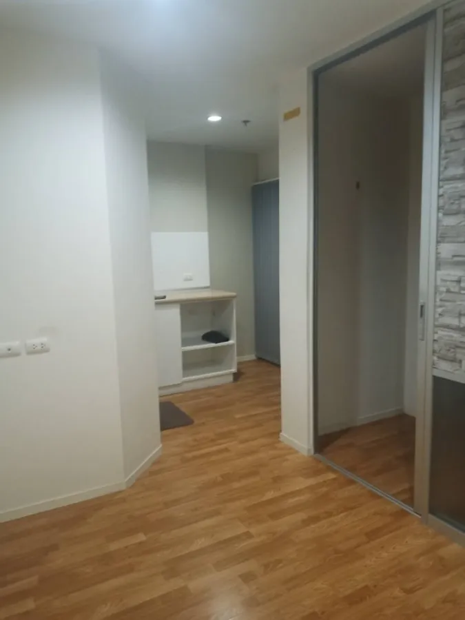 For sale, Lumpini Nawamin Sriburapha, Building B1, 4th floor, empty room, good condition, livable, plus a very good price for your heart. Book now.