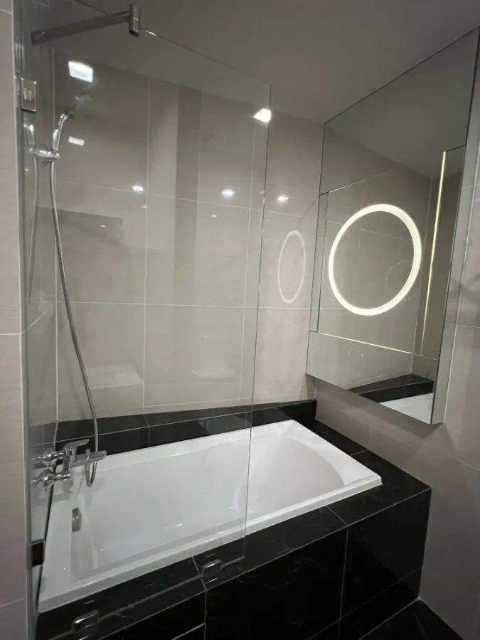 ให้เช่า Park 24 Origin Phrom Phong ห้องมุมที่มีแม่น้ําเจ้าพระยา สวนเบญจกิตติ และทิวทัศน์ตึกระฟ้า จองเลย