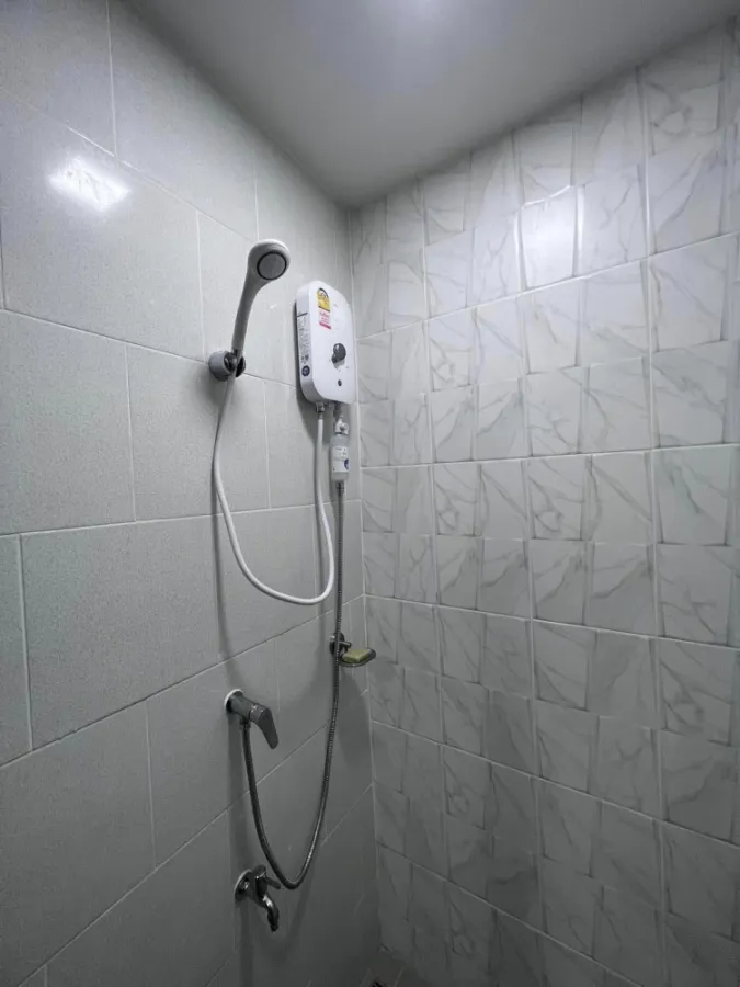 Cave Salaya for rent, 3rd floor, Building A, rear view, comes with complete decorations. Book now, don't miss it, hurry.