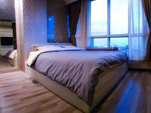Condo for sale, Life @ Ratchada, Ladprao 36, nice room, wide size, fully furnished, good price, don't miss it.