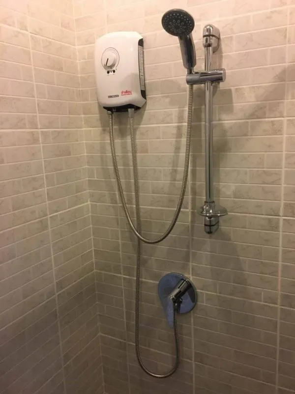 Big rooms have arrived. 2 bedrooms are very rare. Let me tell you. If you are slow, you will miss it. The room is fully furnished and ready to move in. Rent The Privacy Rewadee