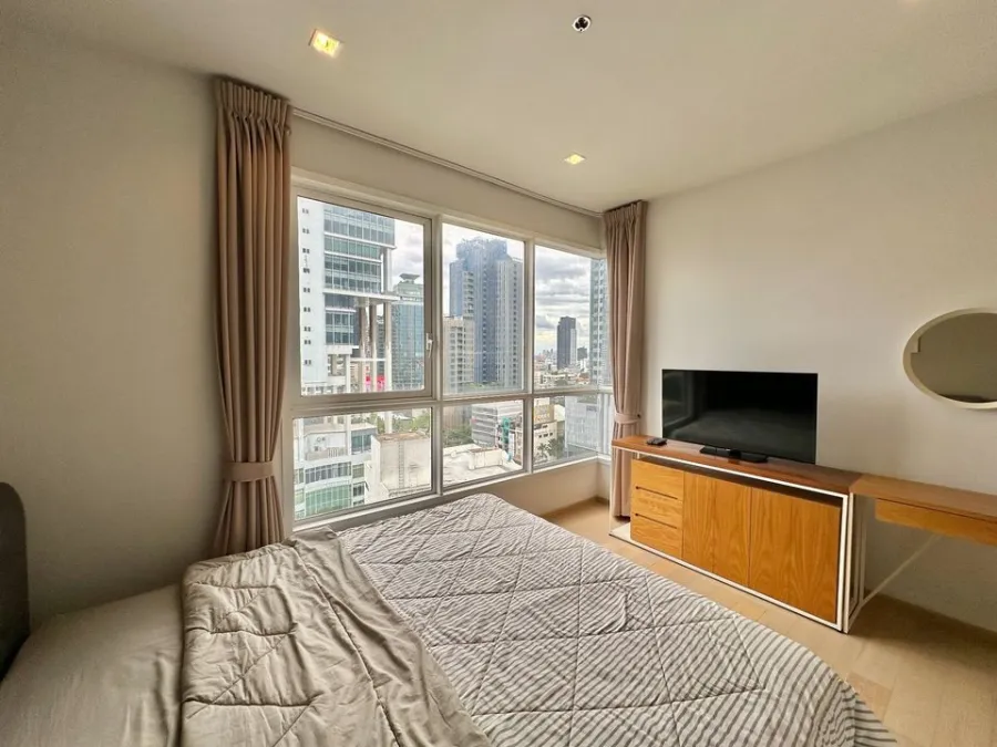 For sale: HQ Thonglor, 16th floor, very spacious room. Decorated in minimalist style Simple and pleasant You can reserve first, get it first.