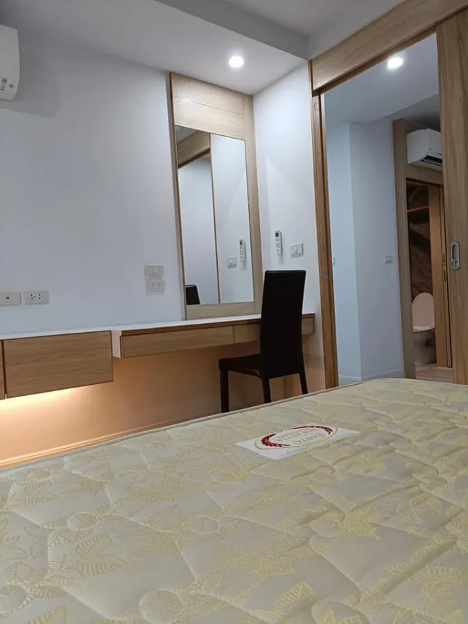 For rent, V Condo Salaya, spacious room, comfortable. The corner room is private. There's a washing machine and dryer.