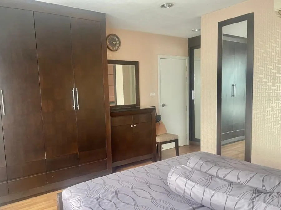 For sale, for rent, Centric Scene Phahonyothin 9, corner room, spacious, built-in furniture. Reserve first and stay first.