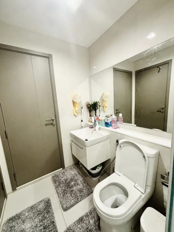 For rent Life Asoke Hype ห้องแต่งน่าอยู่ บิวอิ้นตู้เสื้อผ้าใหญ่ ที่เก็บของจุกๆ คุณต้องไม่ควรพลาด