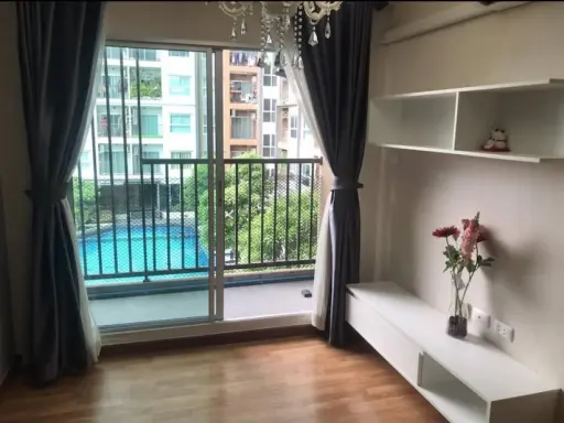 For rent, The Trust Ngamwongwan, 7th floor, swimming pool view. Fully built-in furniture Ready to move in, reserve now.