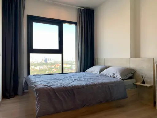 Condo for sale, The Base Petchkasem, 1 bedroom, 1 bathroom, great price, plus a good view. You can't miss this. images