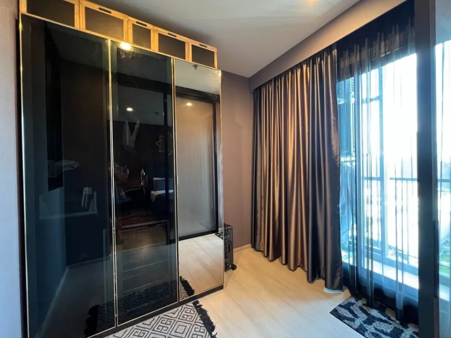 For sale or rent, Life Asoke, fully decorated room. The wallpaper is very beautiful and very livable. As good as this, you must reserve quickly.