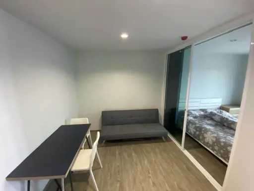 Condo for rent, Regent Home Bang Son, Phase 2, clearly separated rooms. High floor has a good view. Great price, don't miss it.