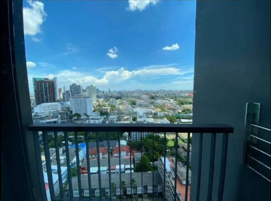 Sell for rent!! Condo Rhythm Sukhumvit 44/1, 22nd floor, fully furnished. Ready to move in immediately, don't miss it!