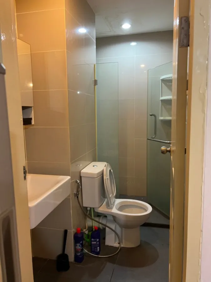 Come on! Condo for rent Sim Vipha-Ladprao The room is ready. spacious You can make an appointment with friends to come to a party. Rent it.
