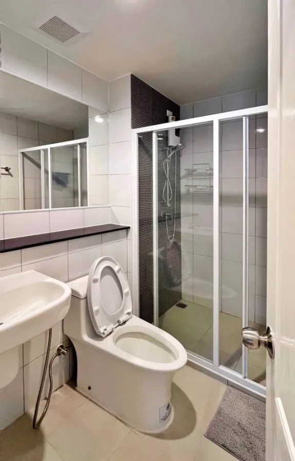 Condo for rent at Terra Resident. Ready to move in, with separate, well-divided zones. Book today! Don't miss this opportunity.