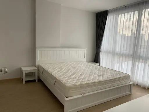 Let the knee of the D65 condo look very nice. Decorated in white tones for a clean look Furnished + electrical appliances complete here. Book now.